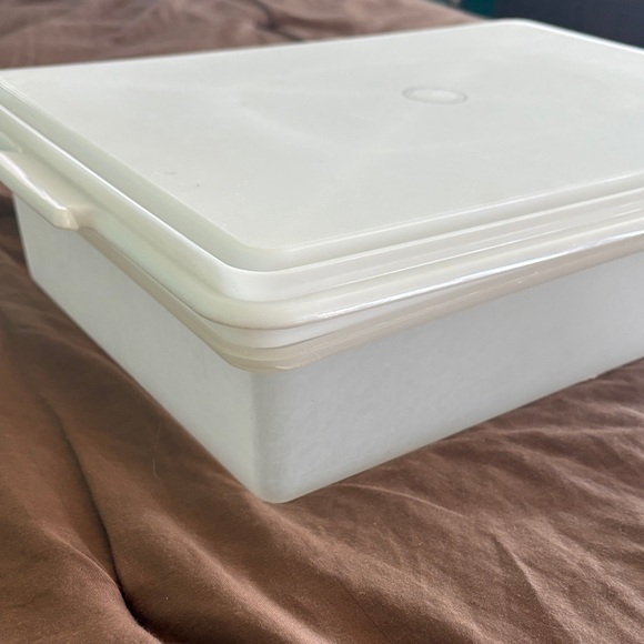 Tupperware White sheet cake  Food Storage Container - Picture 4 of 4